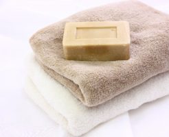 固形石鹸とタオル